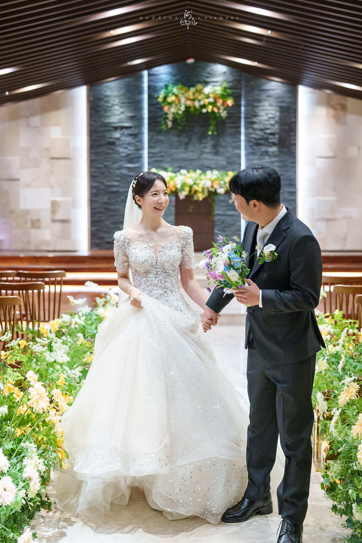 진주 MBC컨벤션 본식 웨딩스냅 리뷰 — iS 스튜디오 시선으로 본 감성 결혼식 (2/3)