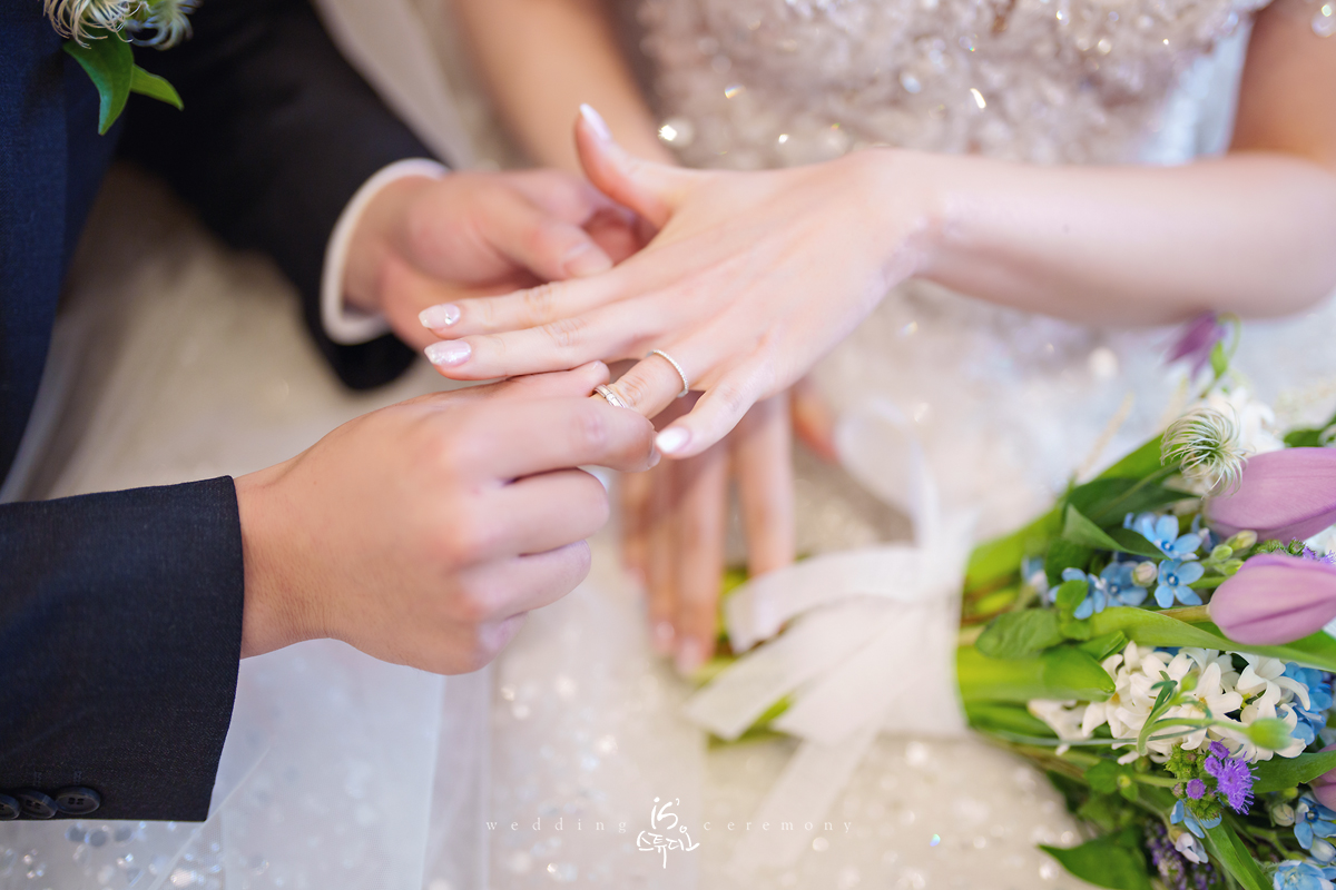 진주 MBC컨벤션 본식 웨딩스냅 리뷰 — iS 스튜디오 시선으로 본 감성 결혼식 (1/3)