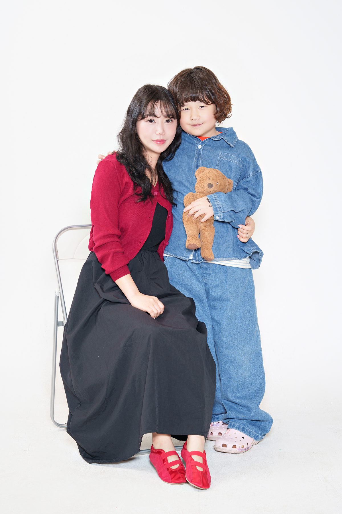 [진주 가족사진] 우리 가족의 가장 빛나는 순간, 진주 핫플 스튜디오에서 기록하세요 (Feat. 자연스러운 컷)