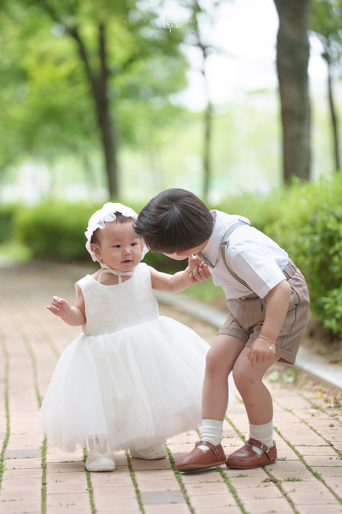 첫 번째 생일, 사랑이 머무는 순간진주 돌스냅 | 아이의 첫 번째 이야기를 사진으로 남기다 이즈스튜디오 & 러보브스튜디오