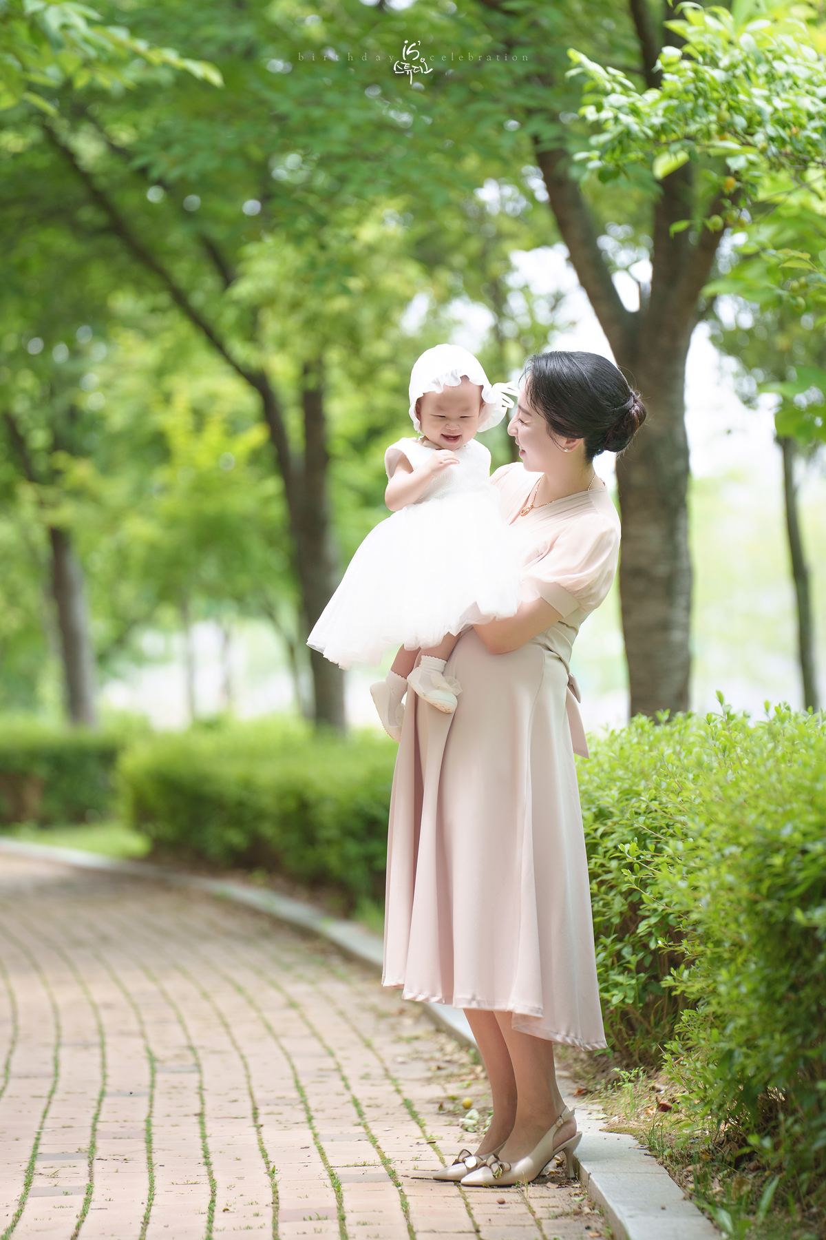 첫 번째 생일, 사랑이 머무는 순간진주 돌스냅 | 아이의 첫 번째 이야기를 사진으로 남기다 이즈스튜디오 & 러보브스튜디오