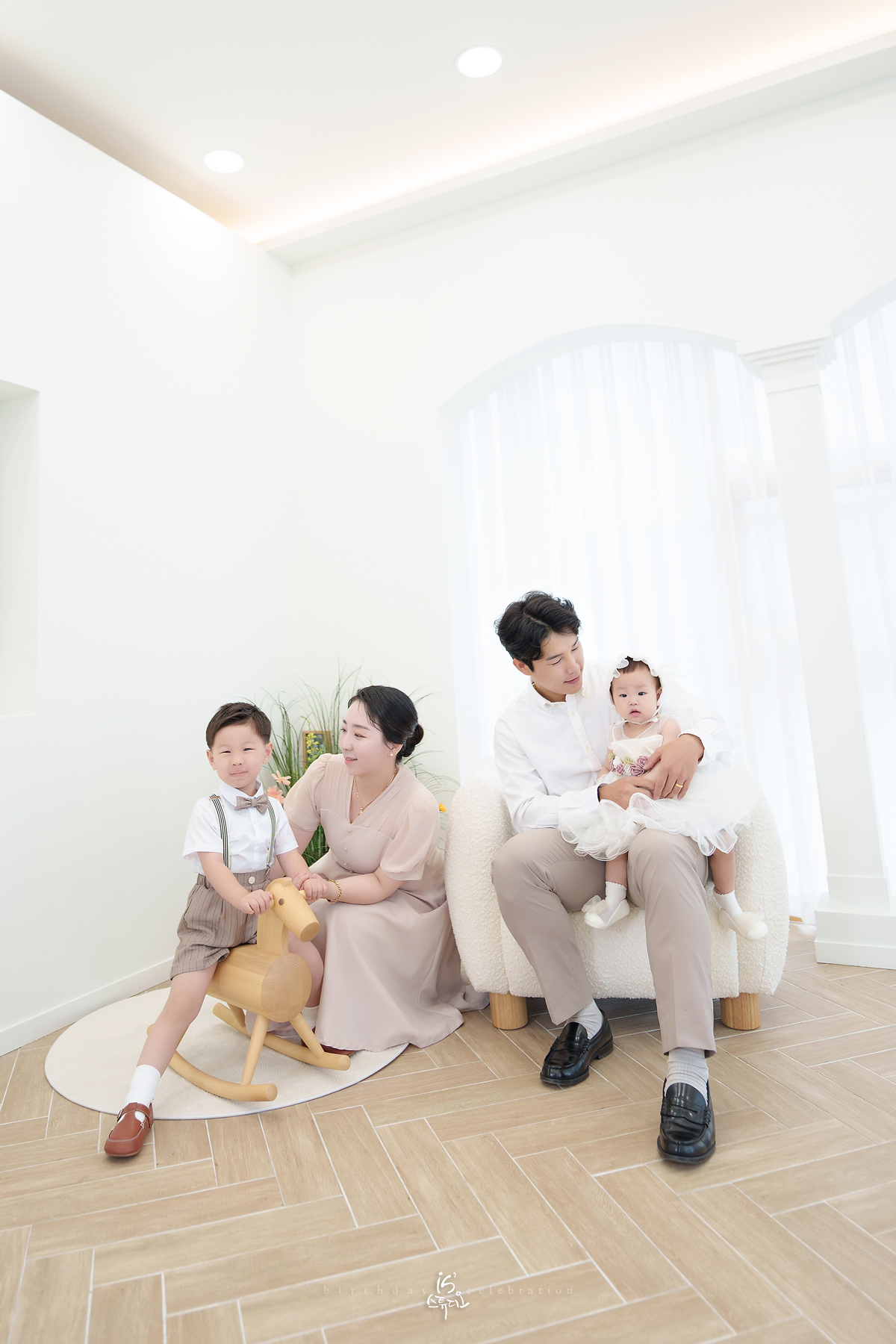 첫 번째 생일, 사랑이 머무는 순간진주 돌스냅 | 아이의 첫 번째 이야기를 사진으로 남기다 이즈스튜디오 & 러보브스튜디오