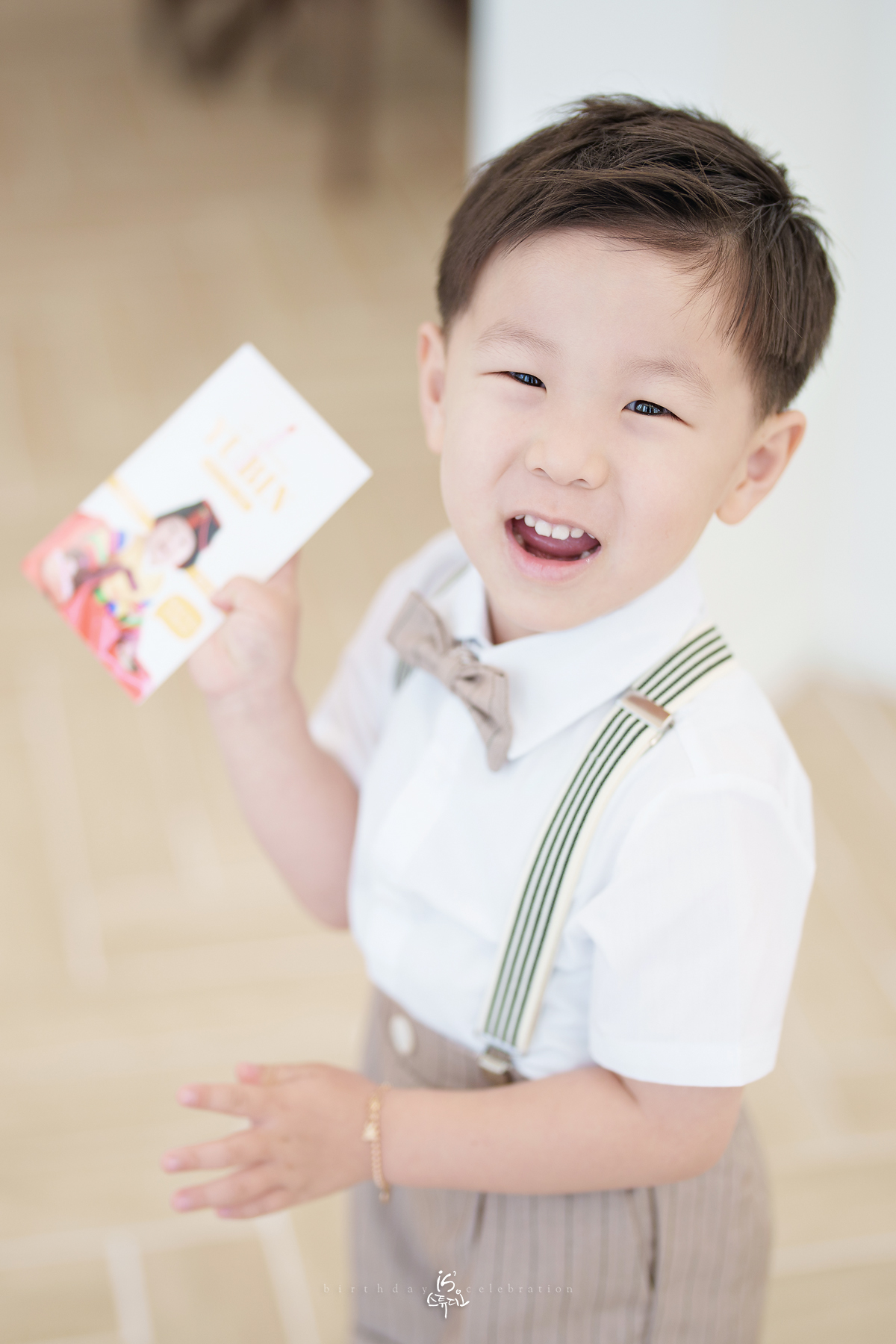 첫 번째 생일, 사랑이 머무는 순간진주 돌스냅 | 아이의 첫 번째 이야기를 사진으로 남기다 이즈스튜디오 & 러보브스튜디오