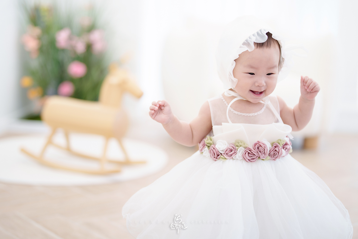 첫 번째 생일, 사랑이 머무는 순간진주 돌스냅 | 아이의 첫 번째 이야기를 사진으로 남기다 이즈스튜디오 & 러보브스튜디오