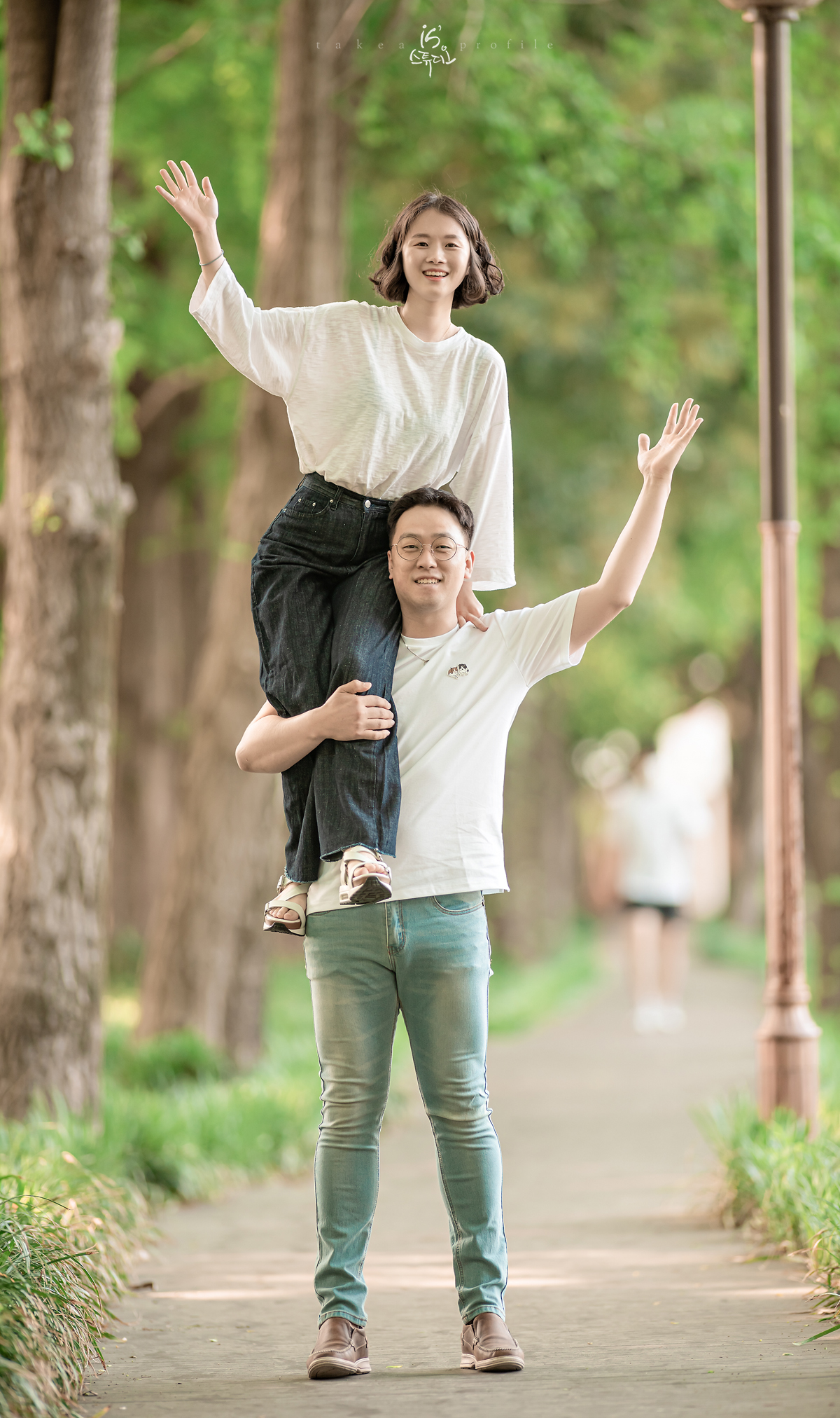 자연스럽고 즐거운 야외가족사진